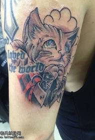 Modello di tatuaggio gatto braccio