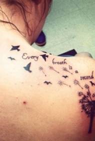 Djevojka na ramenu crna ptica silueta i biljka maslačak tetovaža slika