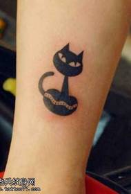 Modello di tatuaggio gattino gamba