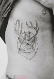 Vita laterale da ragazzo su linea nera foto geometrica con testa di cervo