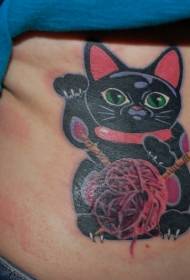 Černá vábící kočka a příze míč tetování vzor na zádech