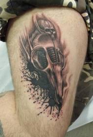 Cranium avium forma femur skull tattoo