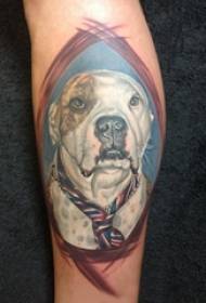 Moksleivio rankomis dažytas akvarelės eskizo kūrybinis šuniuko tatuiruotės paveikslas