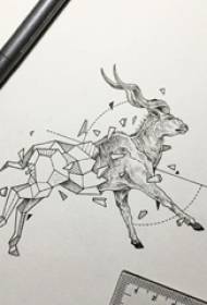 Manoscritto del tatuaggio degli alci dell'elemento geometrico creativo di schizzo grigio nero