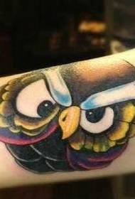 Modello tatuaggio gufo color braccio