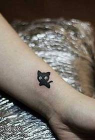 Braccio simpatico modello di tatuaggio gatto totem