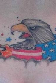 화 염 독수리와 미국 국기 문신 패턴