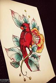 Kleurrijke roos vogel tattoo manuscript patroon