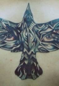 Заднія вочы і малюнак татуіроўкі на чорных птушыных крылах