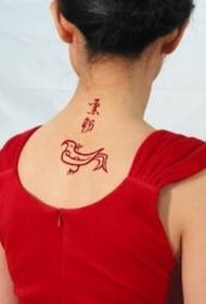 أحمر النمط الصيني يرمز الأحرف الصينية والوشم الطيور
