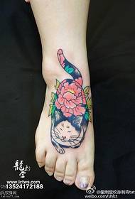 Pequeño patrón de tatuaje de gato en el pie