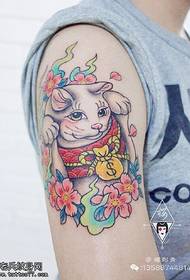 Плече пофарбовані візерунок татуювання кішки цвітіння вишні