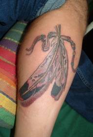 Кафяво орелово перо с модел на татуировка на въже