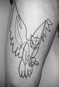 Coxa picada voando coruja tatuagem padrão