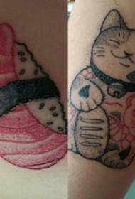 Ragazzi con gambo dipinti a linea semplice con immagini di tatuaggi di cibo per gatti e sushi