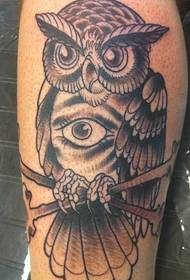 Noge lijep uzorak tetovaže oka za sove
