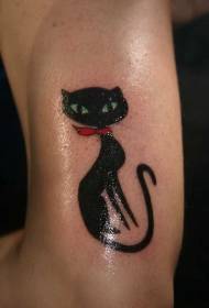 نمط الوشم القط الأسود مع وشاح أحمر