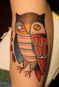 Padrão de tatuagem de coruja de braço
