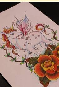 Moade goed útsjen kleurige roze herten tatoeage manuskriptpatroanfoto
