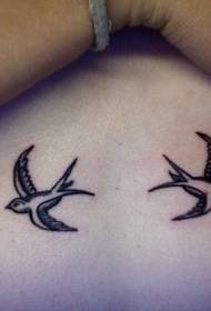Dues orenetes voladores patró de tatuatge senzill