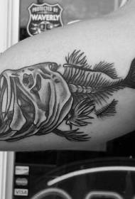 Iso käsivarsi kalan luurankojen sisällä henkilökohtainen tatuointikuvio