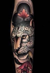 Кішкентай жануарларға арналған татуировкасы бірнеше қарапайым сызықты тату-сурет