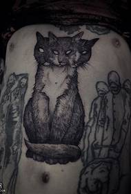 腹部の3つの猫のタトゥーのデザイン