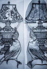 Europæisk og amerikansk skolelampe fugl tatoveringsmønster manuskript