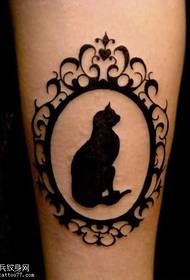 Patrún tattoo cat totem clasaiceach