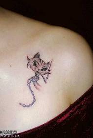 Modèle de tatouage de chat de poitrine