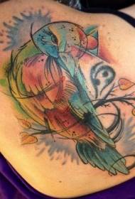 背部美丽的水彩鸟类纹身图案
