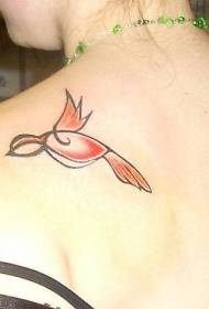 Pola tato burung merah sederhana di bagian belakang