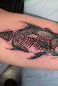 Узорак рибе тетоваже у боји у облику скице на рукама