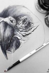 Рукопис црне и сиве тетоваже главе главе папагаја