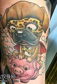 Cartoon dog tattoo qauv ntawm txhais ceg