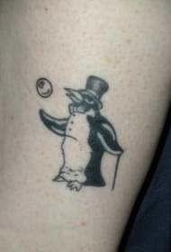 Czarny tatuaż pingwina i kapelusz bańki