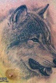 Modello di tatuaggio del husky sul petto