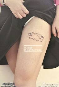 Dvije slonove tetovaže na bedru