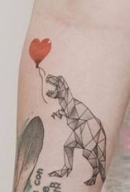 Bracciu di scolara nantu à u dinosauru in linea geomitrica negra è pitturata tatuata di pallone di amore