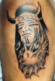 Mtundu wa Indian Indian ndi ng'ombe nyanga tattoo