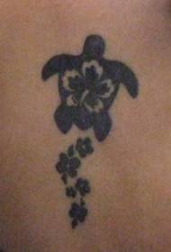 Tatuaggio tartaruga nera e motivo floreale