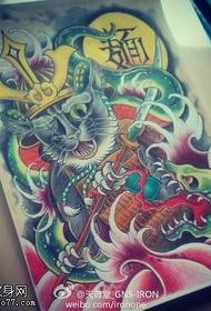 Ngjyra e tatuazhit të maceve me ngjyra tatuazh