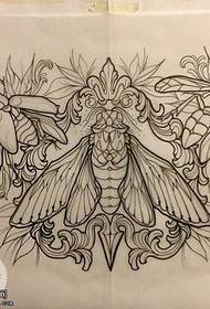 ຮູບແບບ tattoo moth ຂອງ ໜັງ ສືໃບລານ