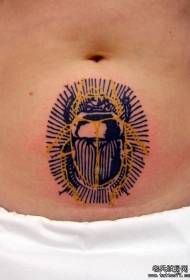 Intsumisoen tatuaje eredu berriaren abdomena duten lerro fresko txikiak