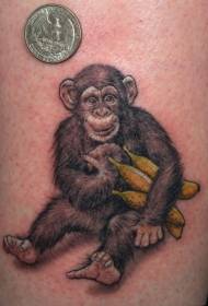 Chimpanzee ciùin fìrinneach le pàtran tatù banana