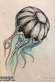 Poză manuscrisă de tatuaj de meduze