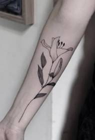 Line Flower Tattoo - 9 սև մոխրագույն ծաղիկների գծի գծի դաջվածքի օրինակին նկար