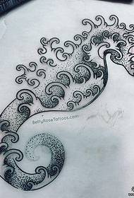 Hippocampus piikki spraykuvio tatuointi käsikirjoitus