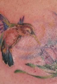 الكتف الطائر الطنان اللون مع صورة وشم زهرة