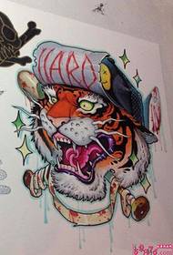 Creatieve tijger hoofd tattoo manuscript foto